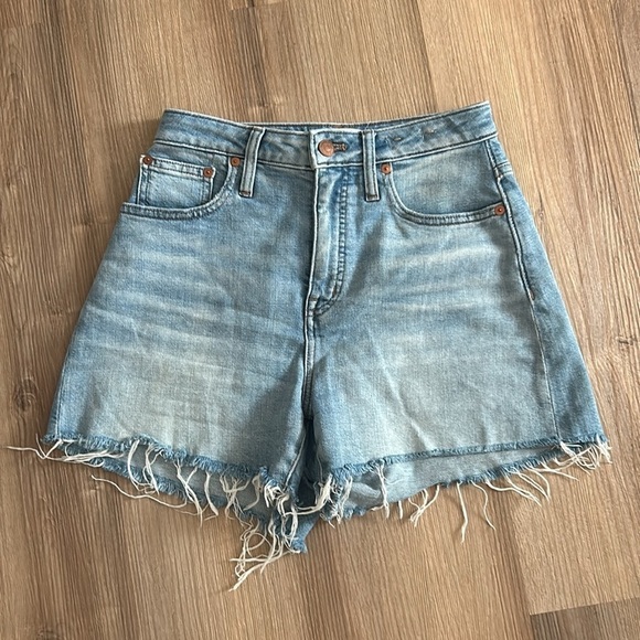 Madewell Curvy High-Rise Denim Shorts in Watt Wash: Summerweight Edition Size 23 - Picture 1 of 9